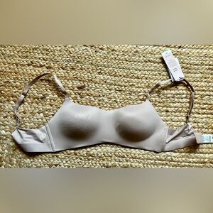 NWT! Calvin Klein Liquid Touch bra